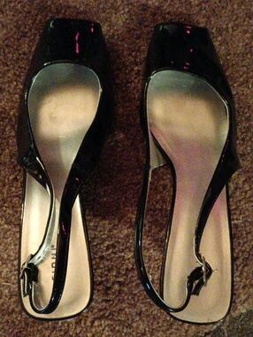 FIONI Sz 11  Black Patent Slingback Heels $16